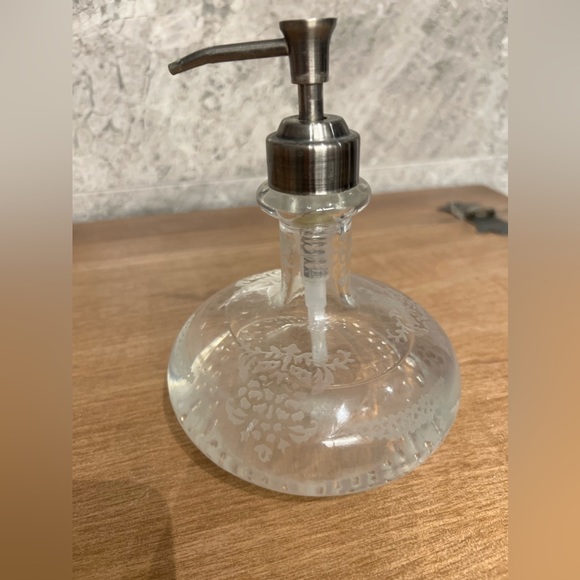 Washroom dishes - Picture 3 of 9